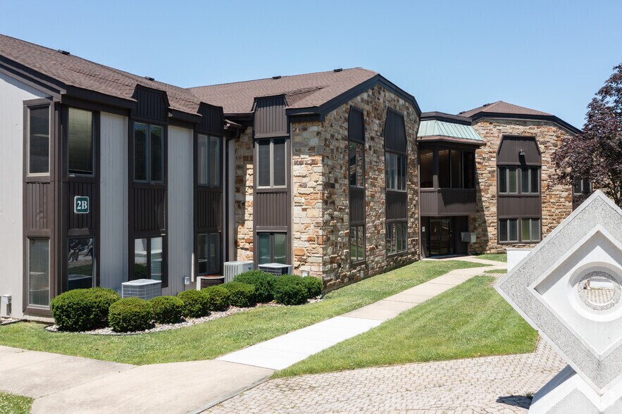 615 Hope Rd, Eatontown, NJ à louer - Photo du bâtiment - Image 2 de 4
