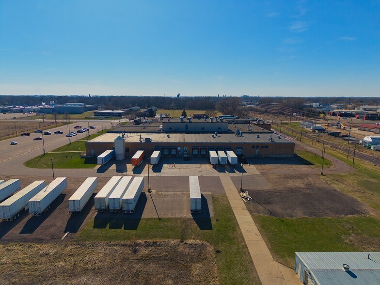 710 N State St, Fairmont, MN à vendre - Photo du bâtiment - Image 1 de 12