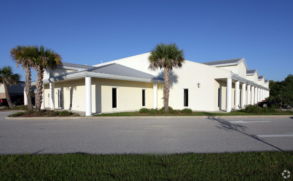 300 Triple Diamond Blvd, Nokomis, FL à vendre - Photo principale - Image 1 de 1