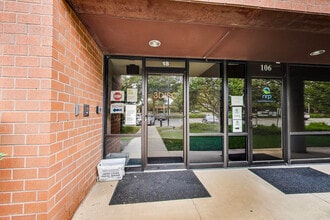 365 Herndon Pky, Herndon, VA for lease Interior Photo- Image 2 of 11
