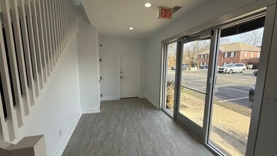 11801 Brinley Ave, Louisville, KY à louer Photo du bâtiment- Image 2 de 26