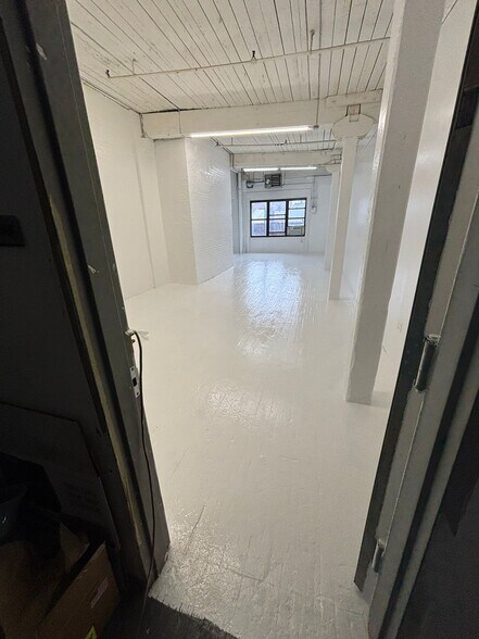 1027 Grand St, Brooklyn, NY à louer - Photo du bâtiment - Image 2 de 34
