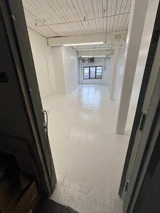 Plus de détails pour 1027 Grand St, Brooklyn, NY - Local d'activités à louer