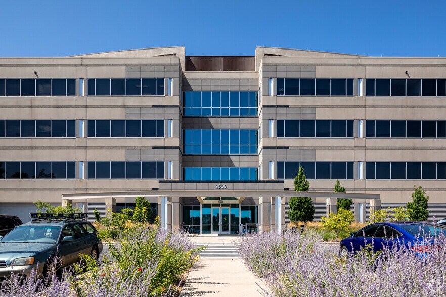 9800 Mt Pyramid Ct, Englewood, CO à louer - Photo du bâtiment - Image 3 de 4