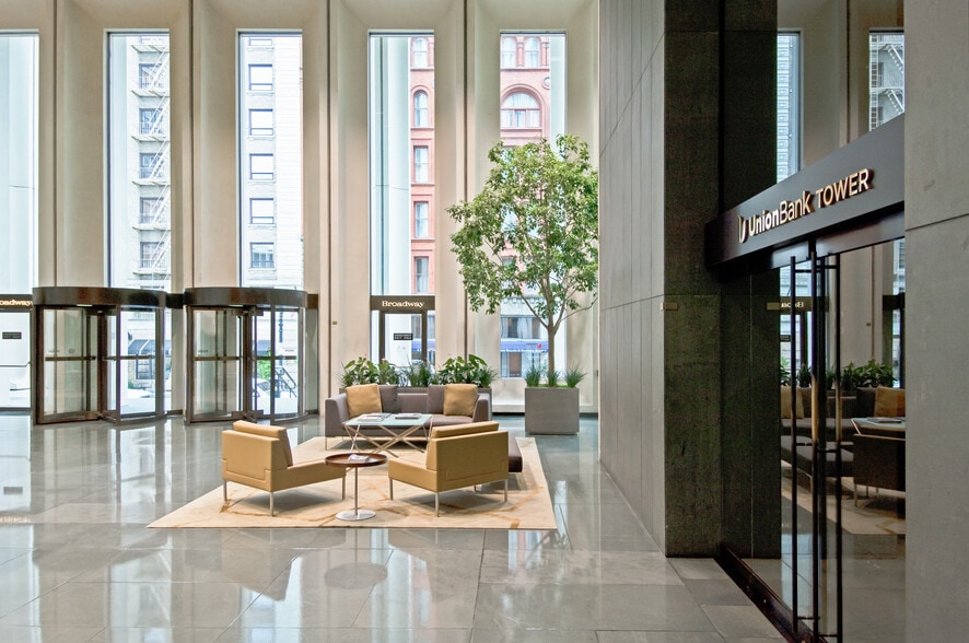 707 SW Washington St, Portland, OR for lease - Lobby - Image 2 of 12