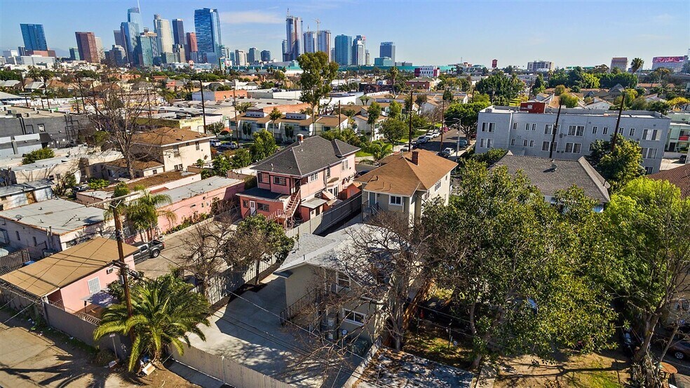 1703 S Burlington Ave, Los Angeles, CA à vendre - Photo du bâtiment - Image 3 de 89