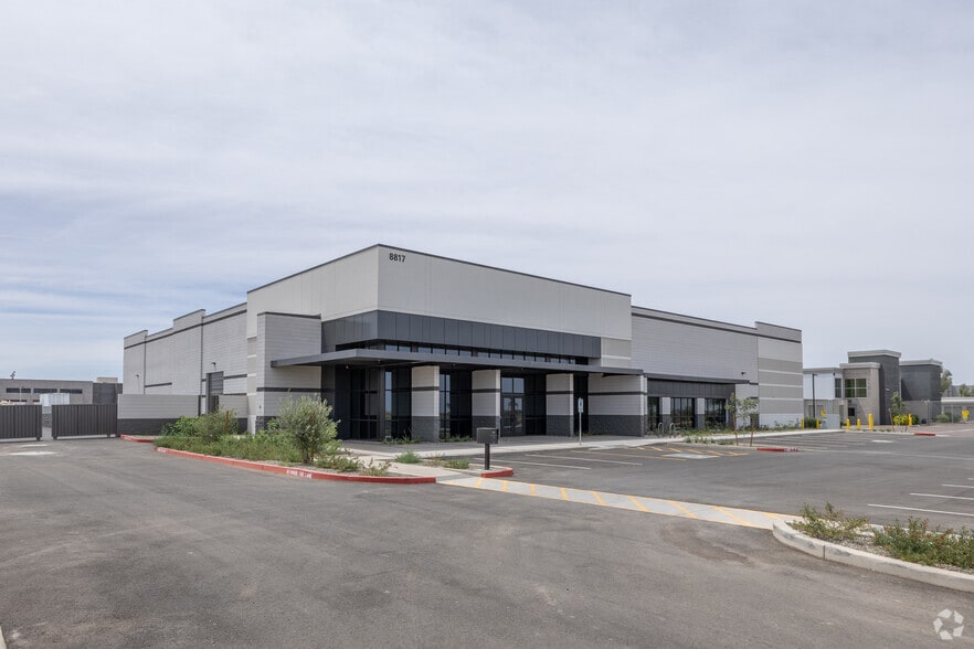 8817 E Pecos Rd, Mesa, AZ à louer - Photo du bâtiment - Image 2 de 7