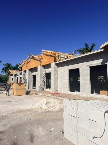 3145 S Jog Rd, Greenacres, FL à louer - Photo du bâtiment - Image 2 de 14