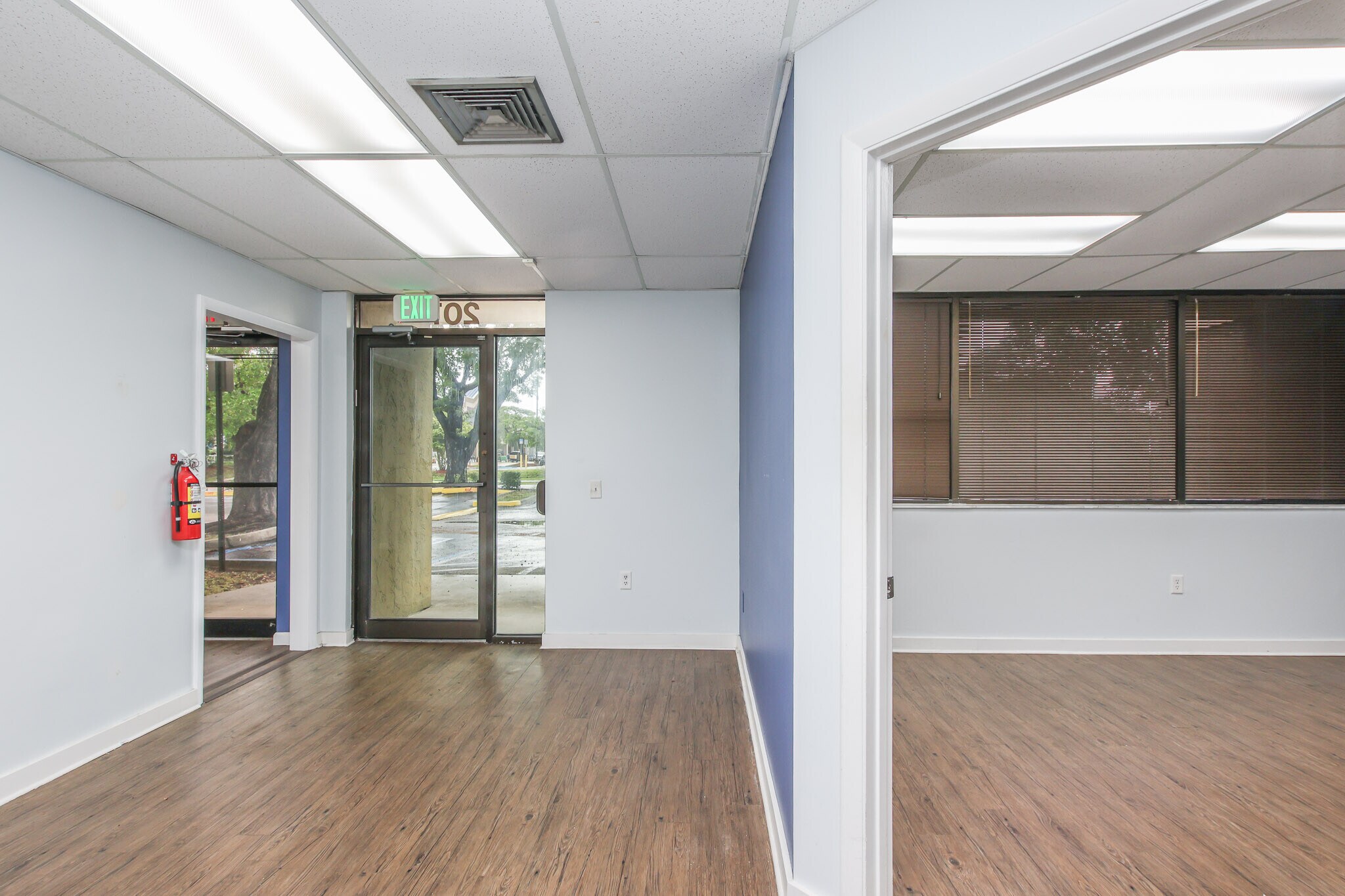 3115 NW 10th Ter, Oakland Park, FL for lease Interior Photo- Image 1 of 10