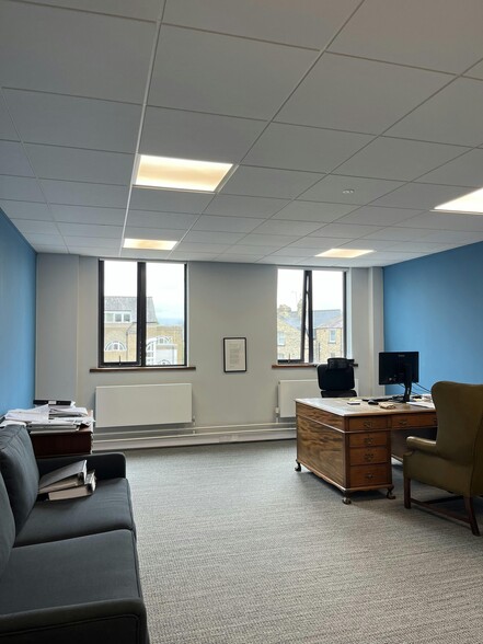 30 Victoria Ave, Harrogate for lease - Building Photo - Image 2 of 9