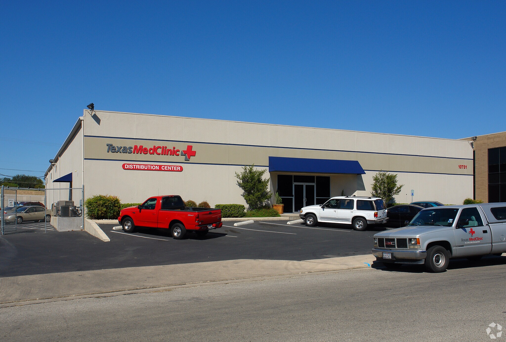 10731 Gulfdale St, San Antonio, TX à louer Photo principale- Image 1 de 35