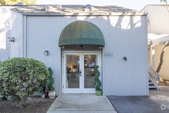 760 Las Posas Rd, Camarillo, CA à louer Photo du bâtiment- Image 2 de 11