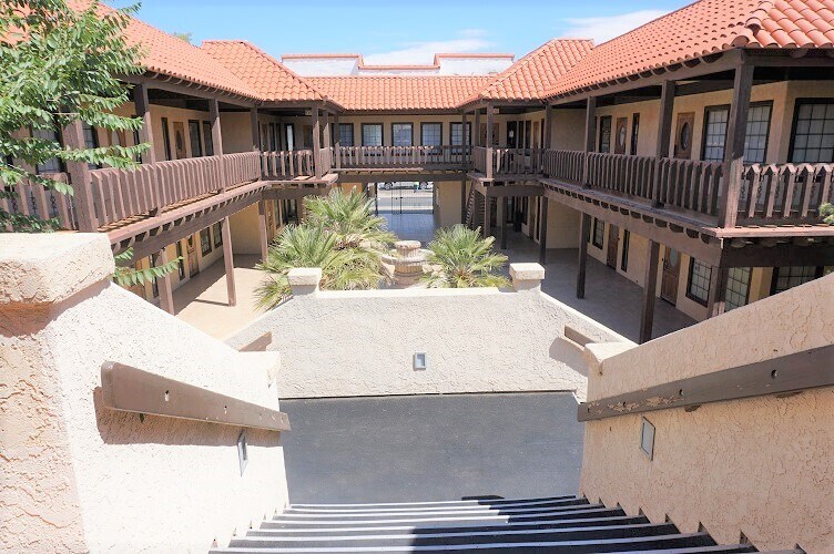 222 E Main St, Barstow, CA à vendre - Photo du bâtiment - Image 3 de 17