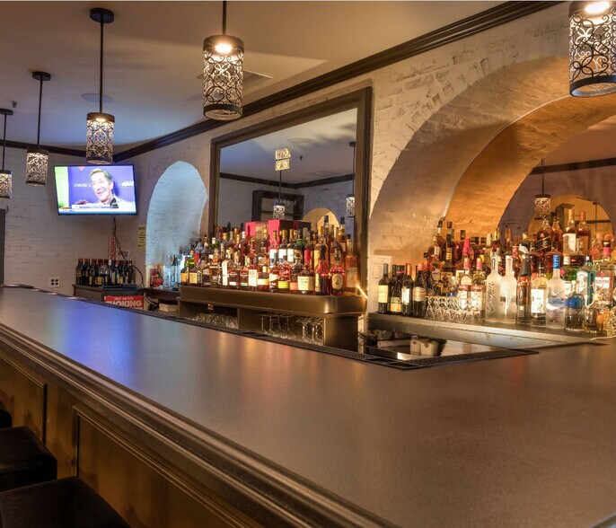 117 W 58th St, New York, NY à louer - Photo du bâtiment - Image 3 de 3