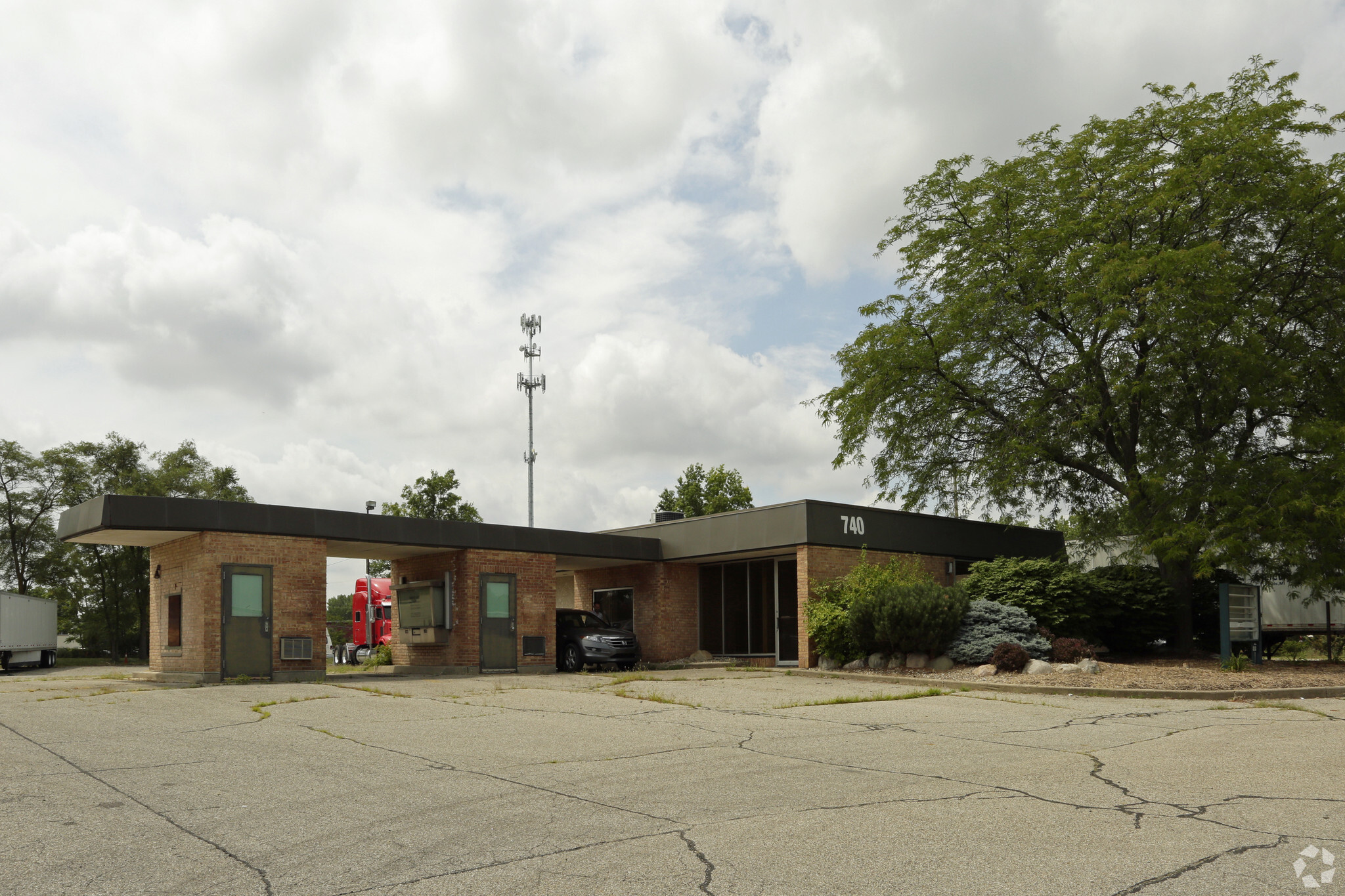 740 36th St SE, Grand Rapids, MI for sale Primary Photo- Image 1 of 1