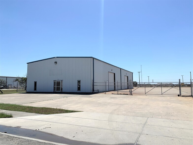 4809 Santa Elena St, Corpus Christi, TX for lease - Building Photo - Image 1 of 8