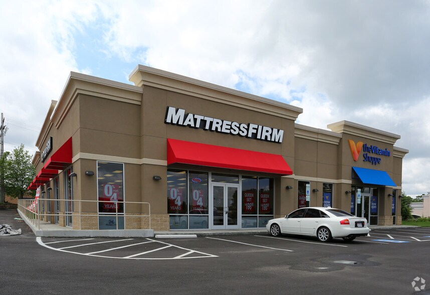 1190 Main St, Cuyahoga Falls, OH à louer - Photo du bâtiment - Image 2 de 4