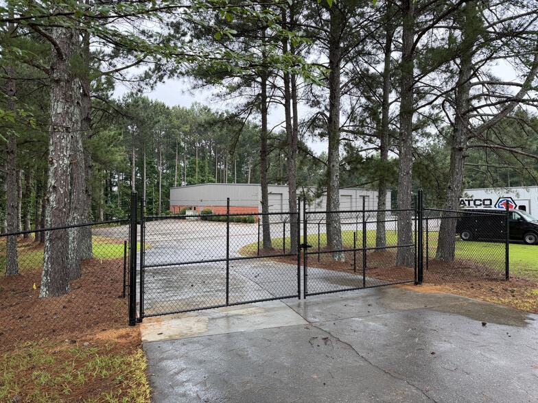 5045 McNeel Industrial Blvd, Powder Springs, GA for lease - Building Photo - Image 2 of 4