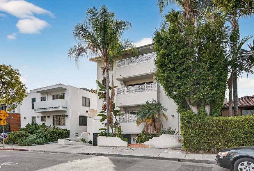733 Huntley Dr, West Hollywood, CA à vendre - Photo du bâtiment - Image 2 de 17