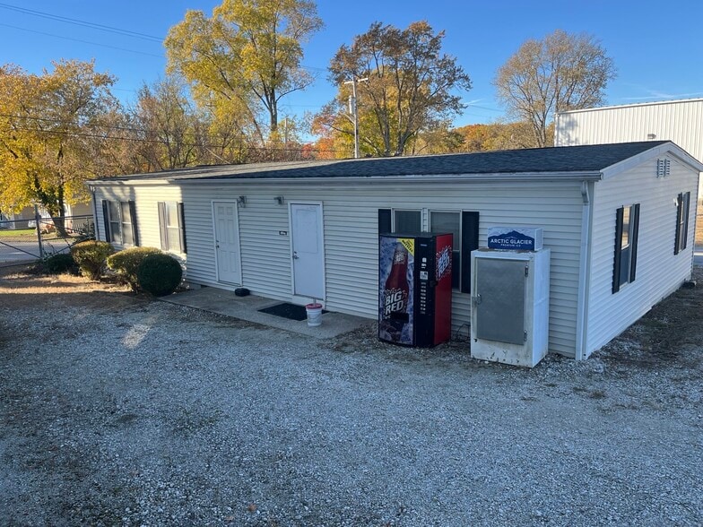 2404 U St, Bedford, IN for sale - Building Photo - Image 3 of 38