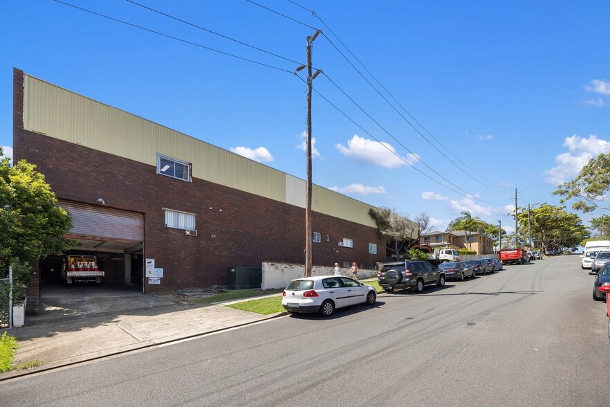 33 Waterview St portfolio of 2 properties for sale on LoopNet.ca - Building Photo - Image 2 of 16