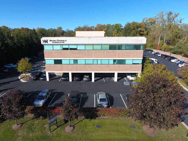 28470 W 13 Mile Rd, Farmington Hills, MI à louer - Photo du bâtiment - Image 2 de 11