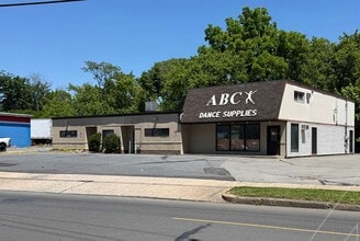 1915 Kutztown Rd, Reading, PA for lease Building Photo- Image 2 of 2