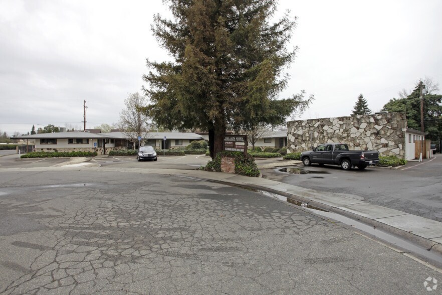3301 Alta Arden Expy, Sacramento, CA à vendre - Photo du bâtiment - Image 3 de 4
