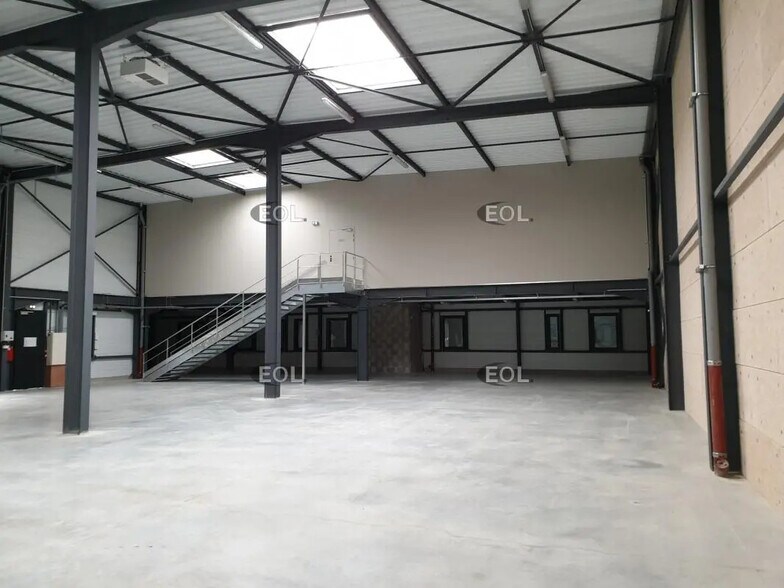 Flex dans Genas à louer - Photo du bâtiment - Image 3 de 12