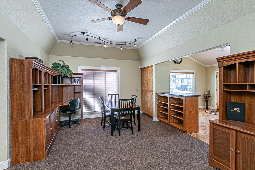 115 W Park Ave, Santa Maria, CA à vendre - Photo du bâtiment - Image 3 de 9