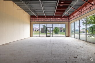 1499 E Court St, Seguin, TX for lease Building Photo- Image 2 of 7
