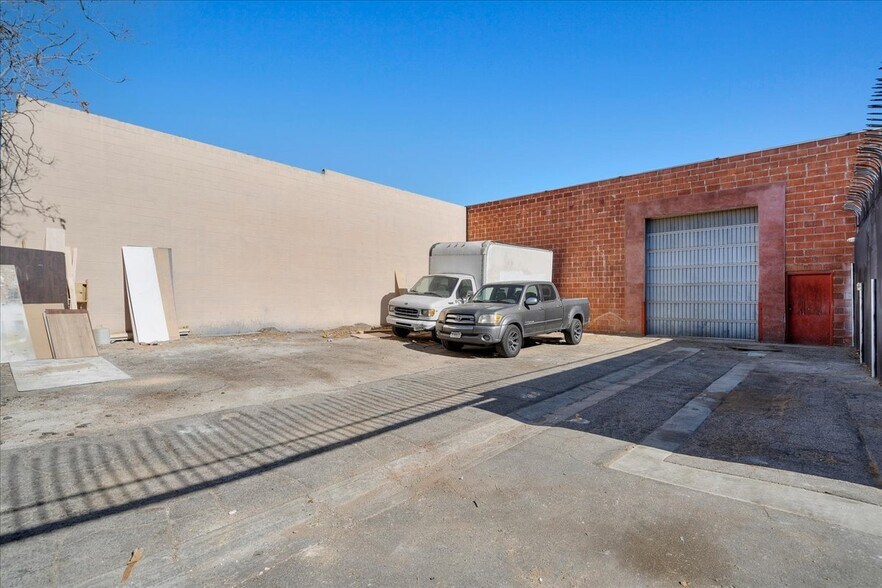 18141 Napa St, Northridge, CA à vendre - Photo du bâtiment - Image 3 de 4