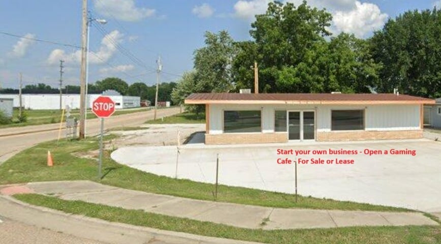 110 N Poplar St, Pana, IL for lease - Primary Photo - Image 1 of 1