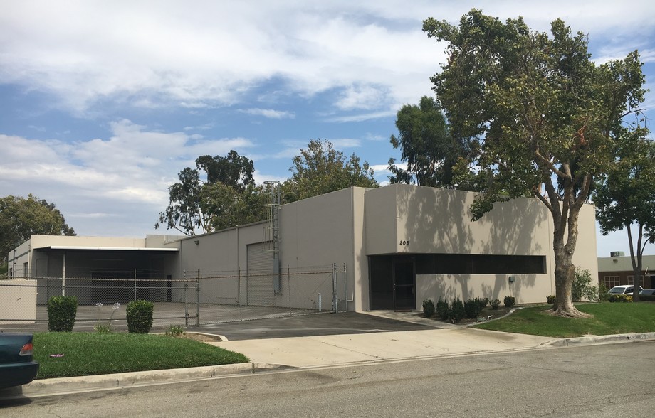 306 N Corona Ave, Ontario, CA for lease - Building Photo - Image 3 of 9