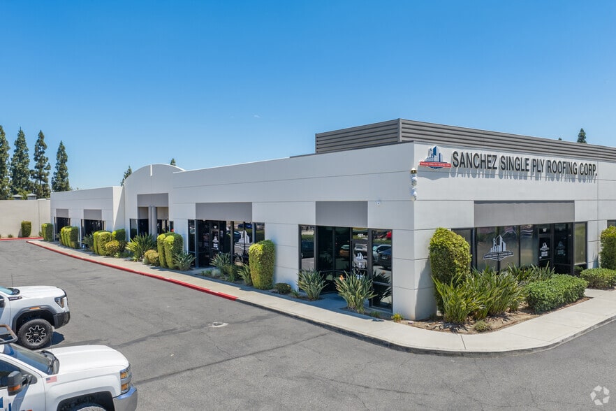 1269 W Pomona Rd, Corona, CA for lease - Primary Photo - Image 1 of 5