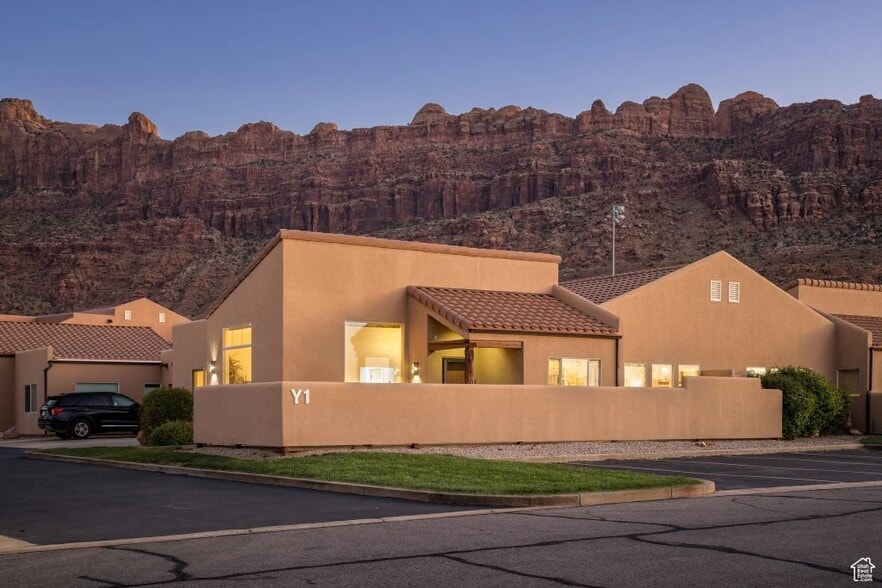 3686 Spanish Valley Dr, Moab, UT for sale - Primary Photo - Image 1 of 43