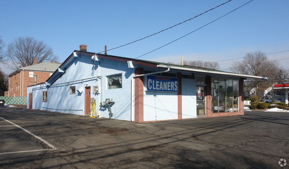 526 St Georges Ave, Rahway, NJ à vendre - Photo du bâtiment - Image 2 de 3