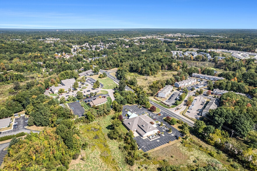 3770 Capital Ave SW, Battle Creek, MI à louer - Photo du bâtiment - Image 2 de 42