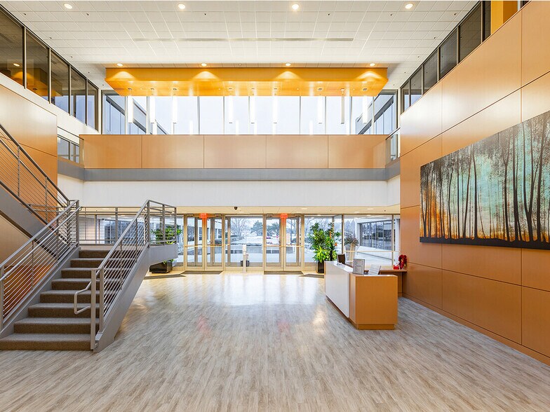 1350 E Touhy Ave, Des Plaines, IL à louer - Photo intérieure - Image 2 de 21