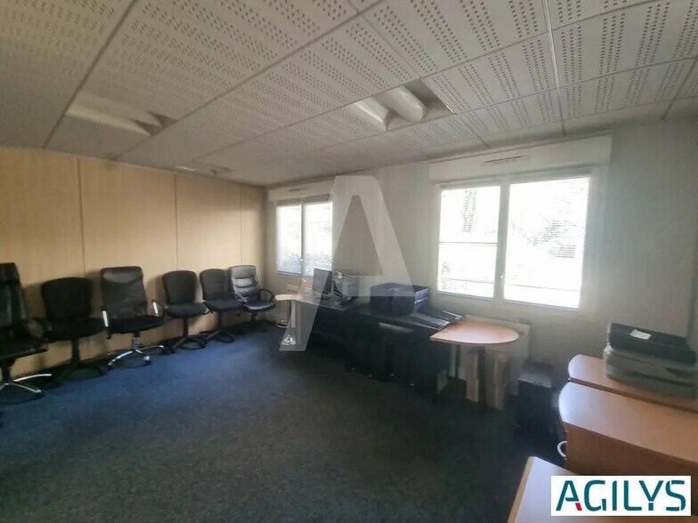 Office in Massy for lease - Building Photo - Image 2 of 11