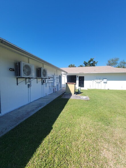 16956 McGregor Blvd, Fort Myers, FL à vendre - Photo du bâtiment - Image 3 de 5