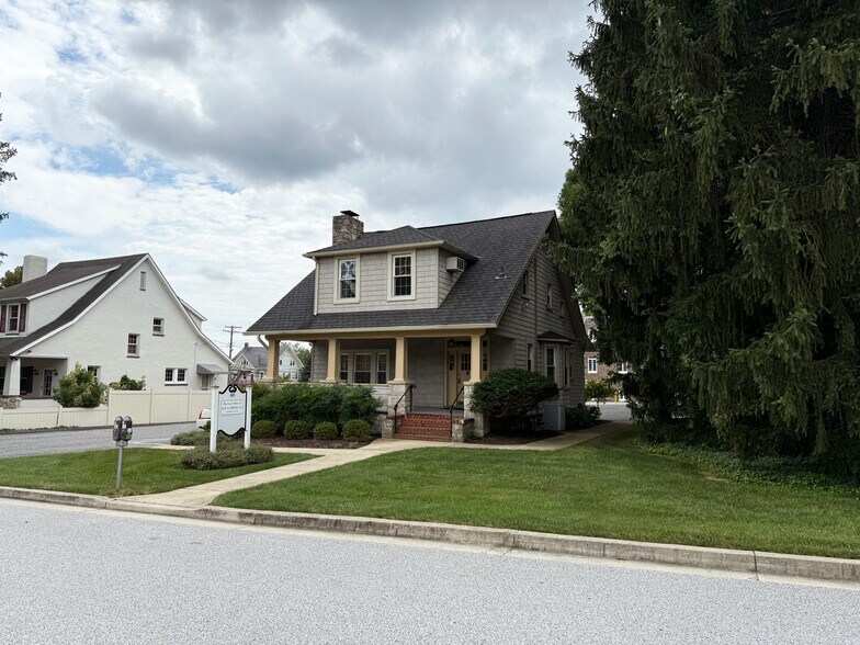 405 W Pennsylvania Ave, Towson, MD à louer - Photo du bâtiment - Image 3 de 4
