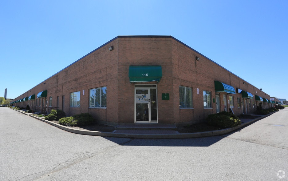 1895 Clements Rd, Pickering, ON à vendre - Photo du bâtiment - Image 3 de 9