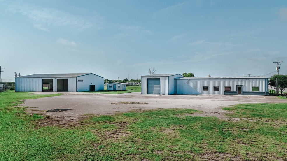 13102 N Navarro St, Victoria, TX for sale - Building Photo - Image 2 of 37