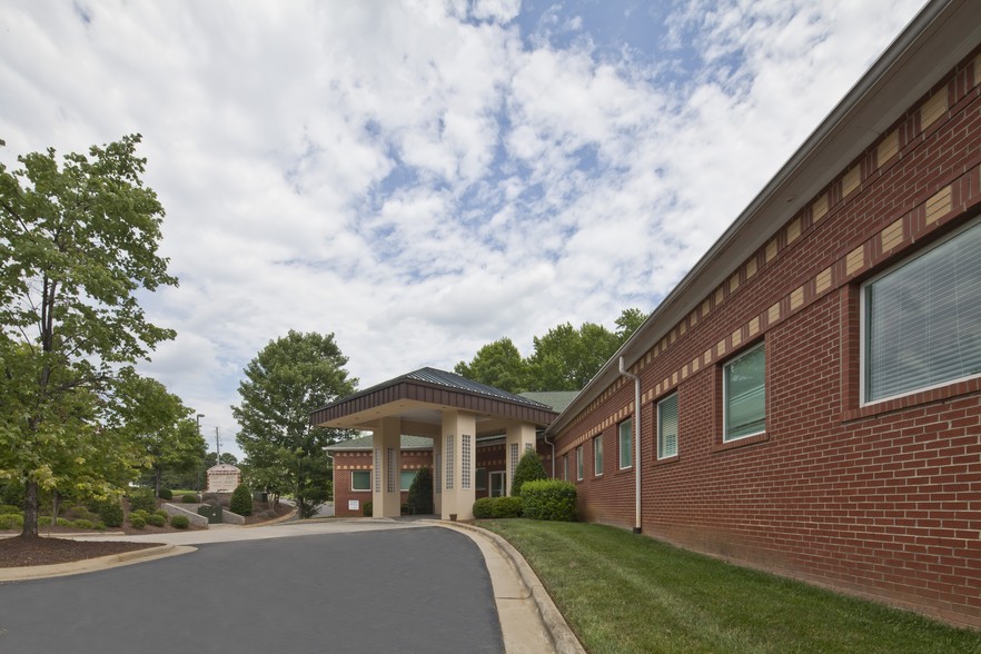 500 Holly Springs Rd, Holly Springs, NC à louer - Photo du bâtiment - Image 3 de 17
