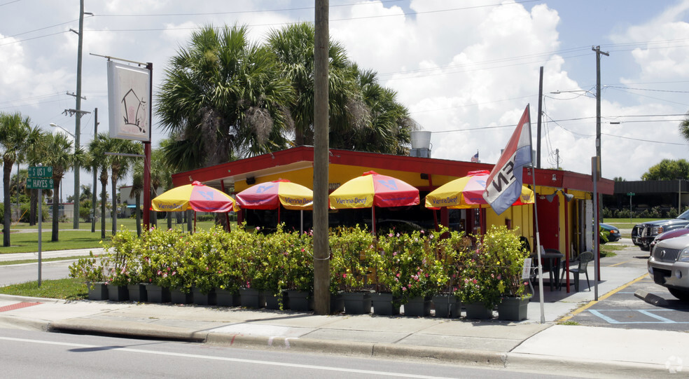 2 Freestanding Retail Buildings on US-1 portfolio of 2 properties for sale on LoopNet.ca - Building Photo - Image 2 of 9