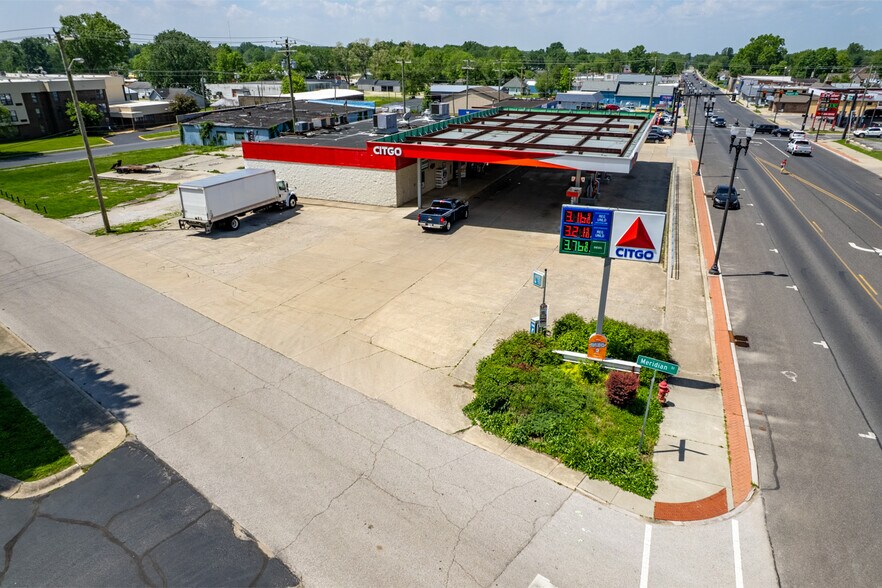 210-212 W National Ave, Brazil, IN à vendre - Photo du bâtiment - Image 1 de 7