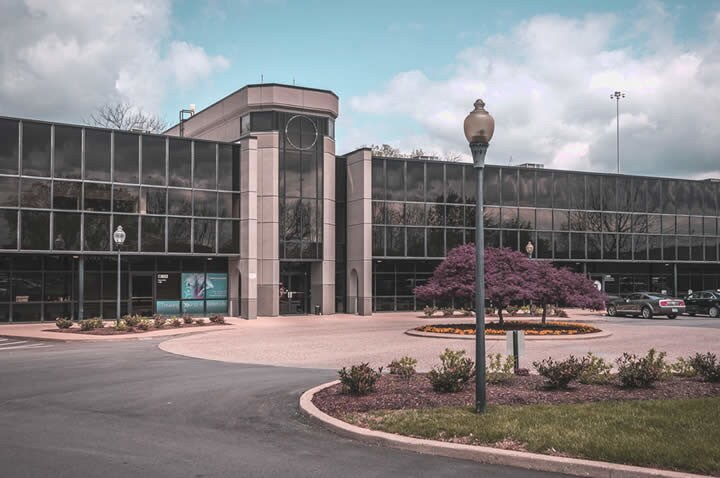 100-160 Sherburn Ln, Louisville, KY à louer Photo du bâtiment- Image 1 de 6