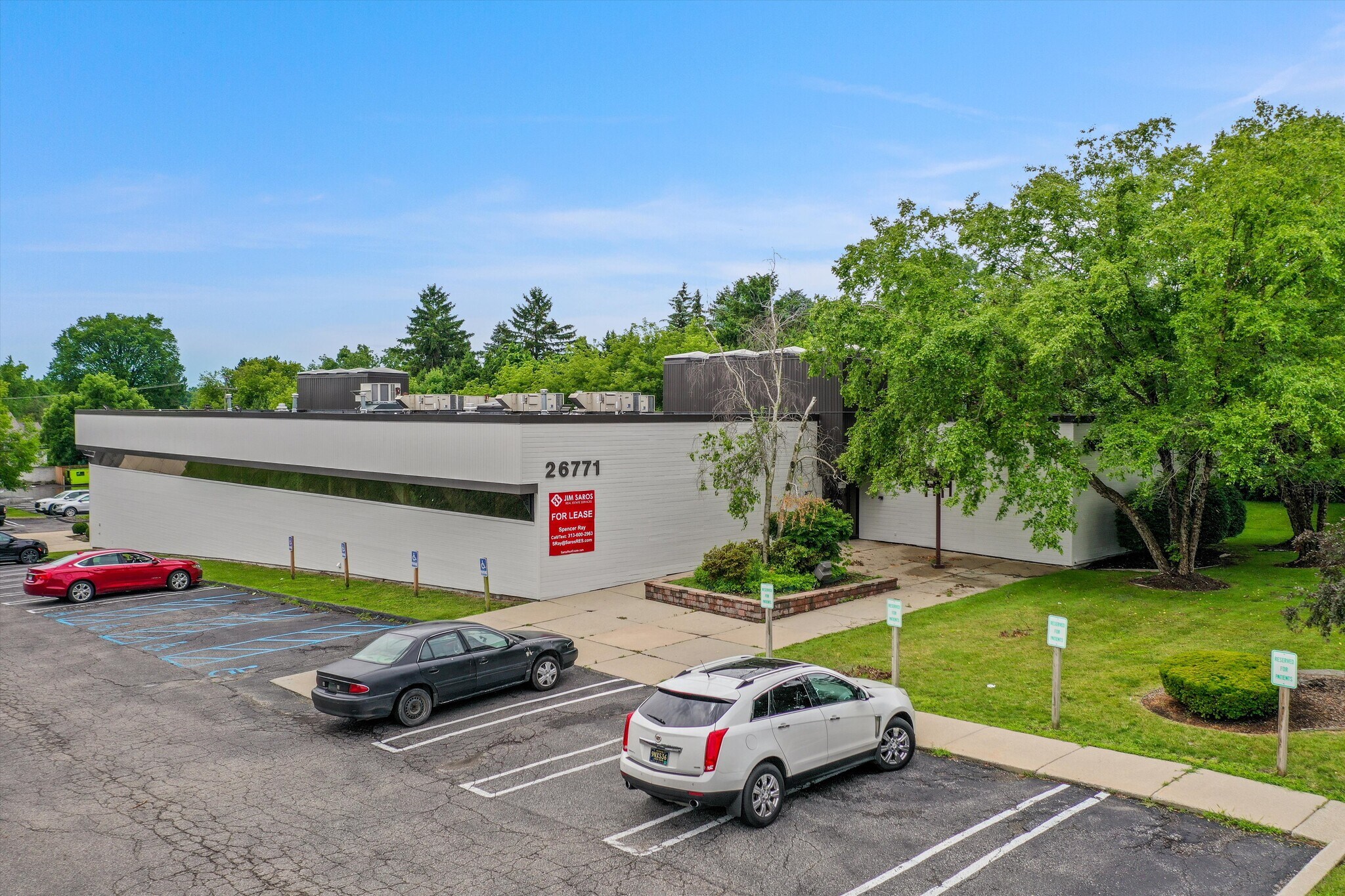 26771 W 12 Mile Rd, Southfield, MI à louer Photo du bâtiment- Image 1 de 10