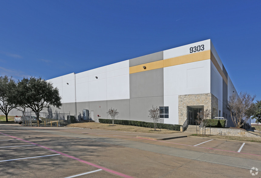 9303 Stoneview Dr, Dallas, TX for lease - Primary Photo - Image 1 of 9